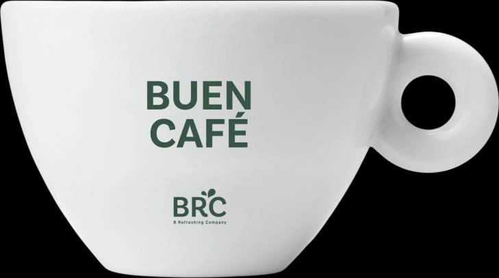 Taza blanca con el texto Buen café y el logotipo de BRC