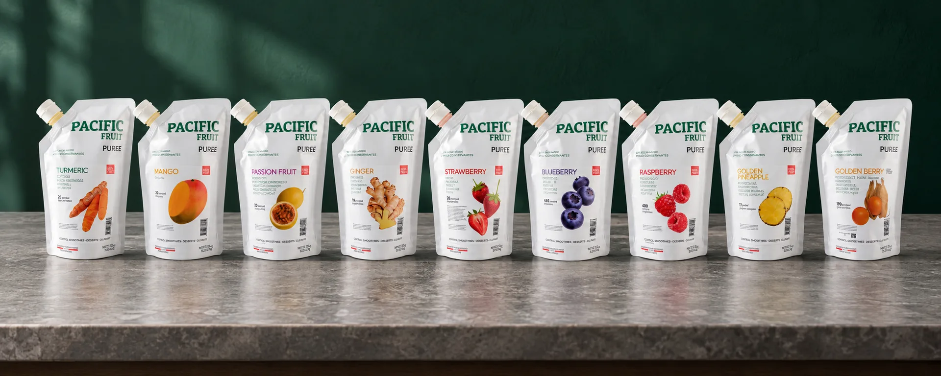 Los nueve pouches de puré Pacific Fruit en fila sobre una barra